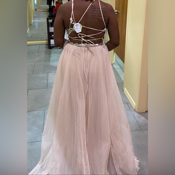 Elegant Special Occasion 2 piece - Picture 2 of 3